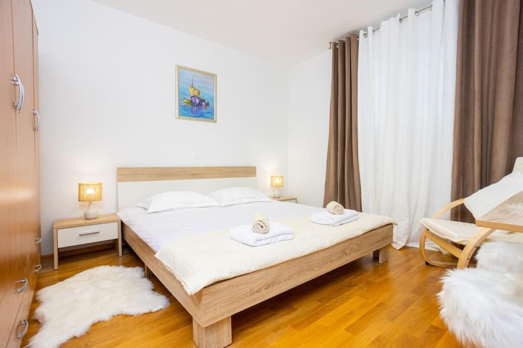 Bella Vista - Cozy Apartments With Easy Check-In And Free Parking Split Ngoại thất bức ảnh