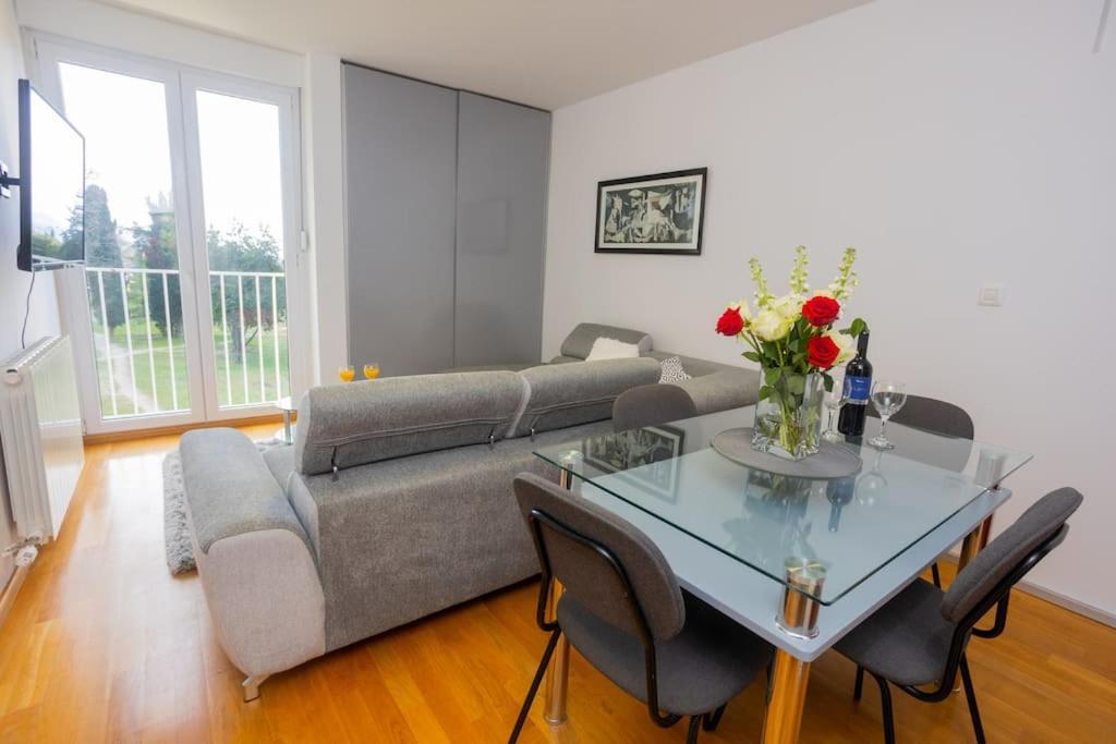 Bella Vista - Cozy Apartments With Easy Check-In And Free Parking Split Ngoại thất bức ảnh