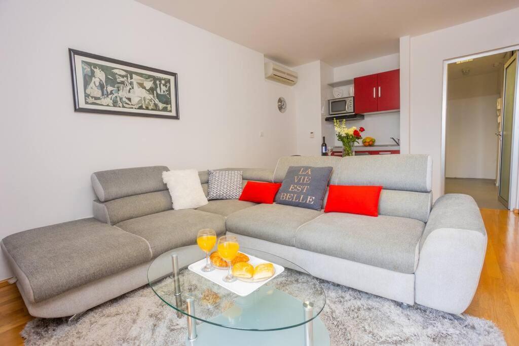 Bella Vista - Cozy Apartments With Easy Check-In And Free Parking Split Ngoại thất bức ảnh