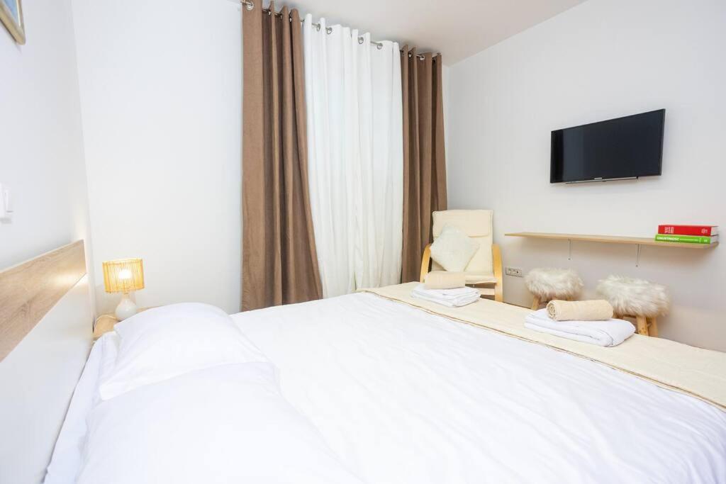 Bella Vista - Cozy Apartments With Easy Check-In And Free Parking Split Ngoại thất bức ảnh