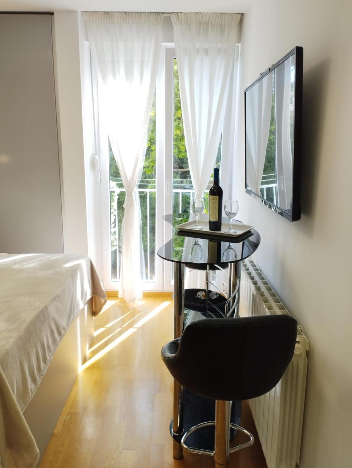 Bella Vista - Cozy Apartments With Easy Check-In And Free Parking Split Ngoại thất bức ảnh